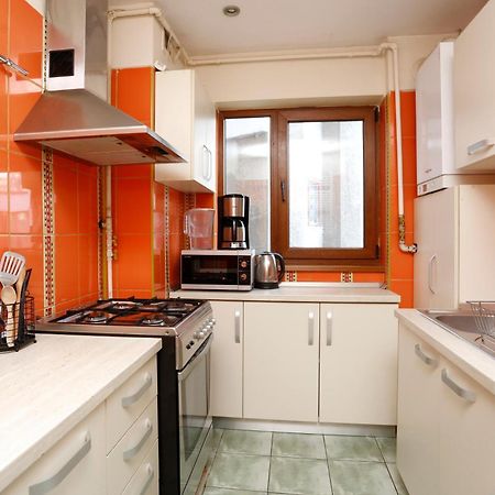 Peaceful Getaway - Generous 3-Bedroom Sanctuary - Close To Historic Old Town Boekarest Buitenkant foto