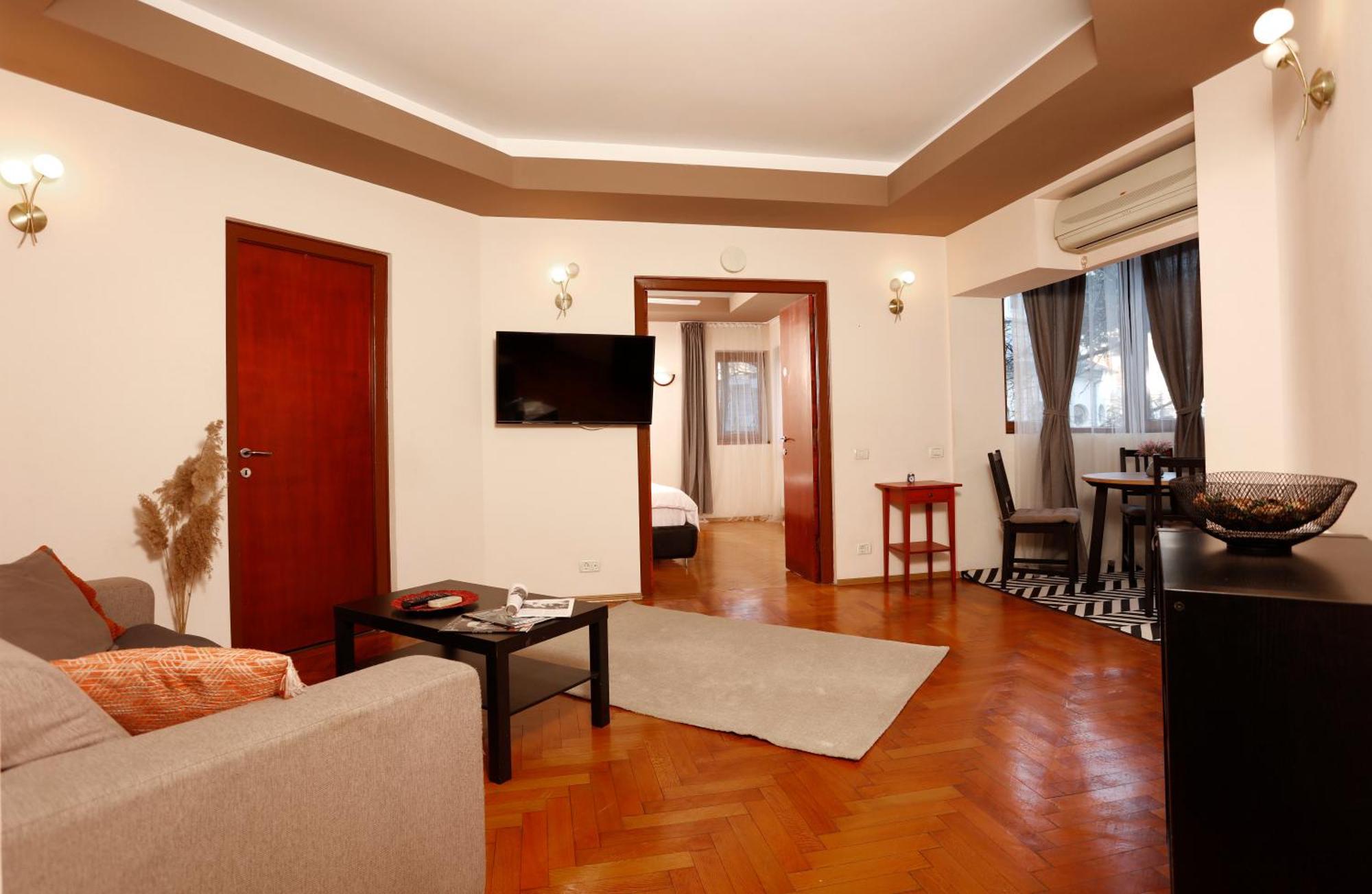 Peaceful Getaway - Generous 3-Bedroom Sanctuary - Close To Historic Old Town Boekarest Buitenkant foto