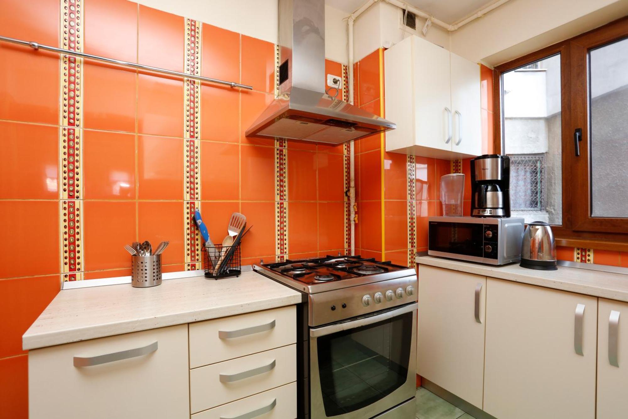 Peaceful Getaway - Generous 3-Bedroom Sanctuary - Close To Historic Old Town Boekarest Buitenkant foto