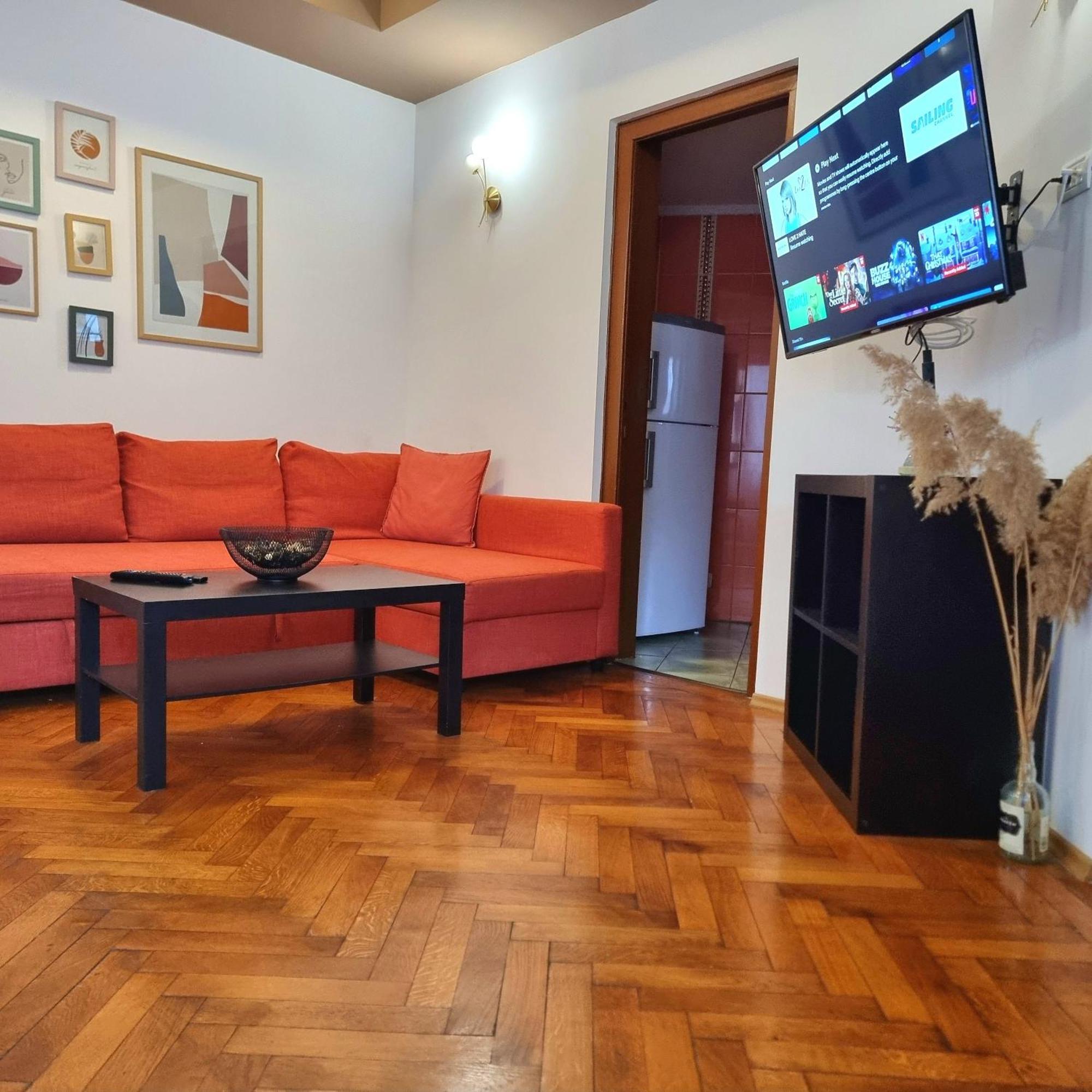 Peaceful Getaway - Generous 3-Bedroom Sanctuary - Close To Historic Old Town Boekarest Buitenkant foto