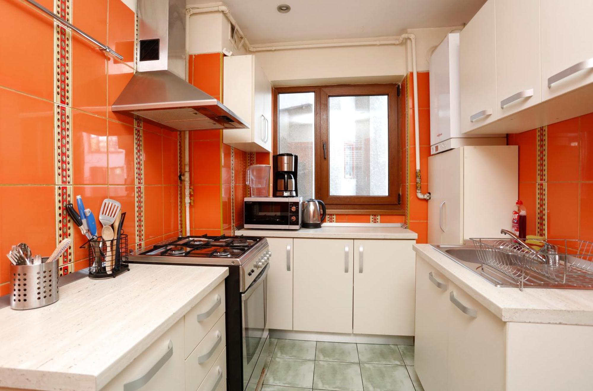 Peaceful Getaway - Generous 3-Bedroom Sanctuary - Close To Historic Old Town Boekarest Buitenkant foto